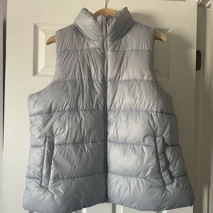 Old Navy women’s gray puffer vest size XL